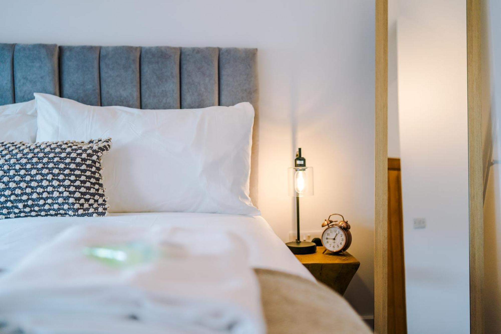 Number 21: A Breathtaking Chester Cottage With Parking Mollington  المظهر الخارجي الصورة