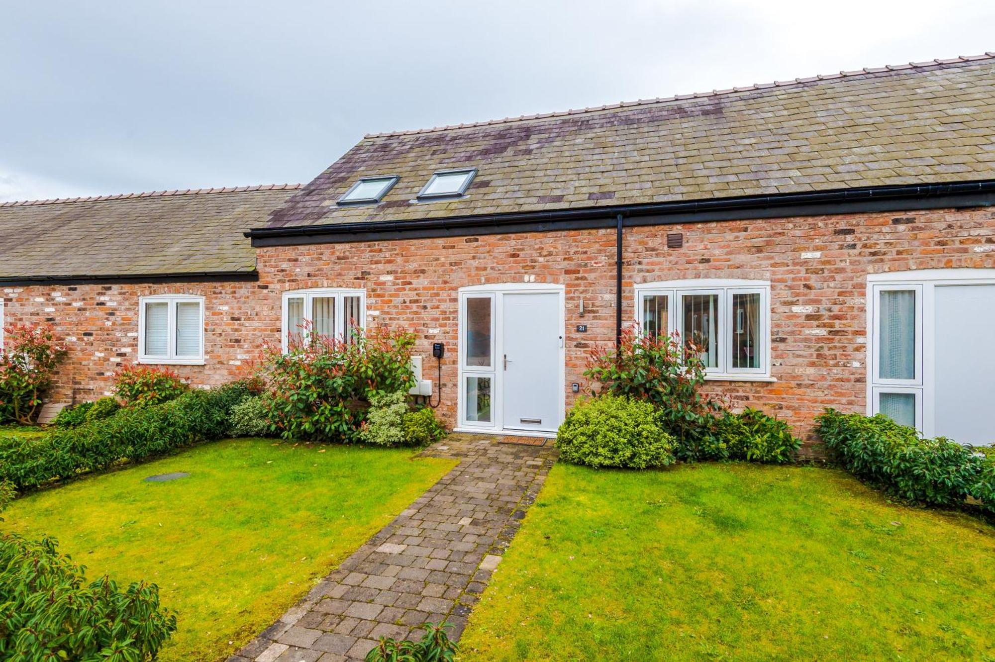 Number 21: A Breathtaking Chester Cottage With Parking Mollington  المظهر الخارجي الصورة